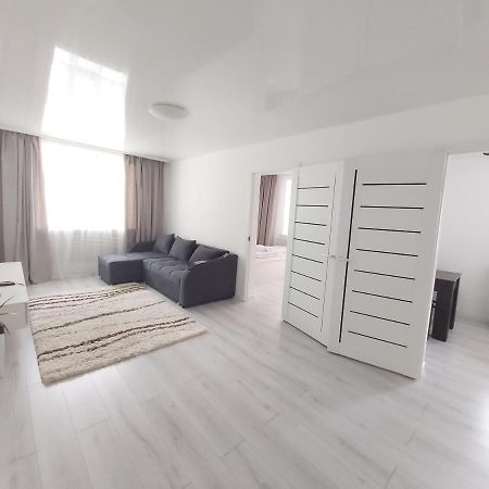 2-Х Комнатная Квартира Taraz Extérieur photo